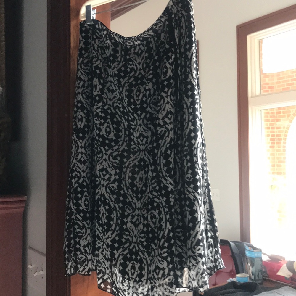Fully lined flirty vintage geometric skirt
